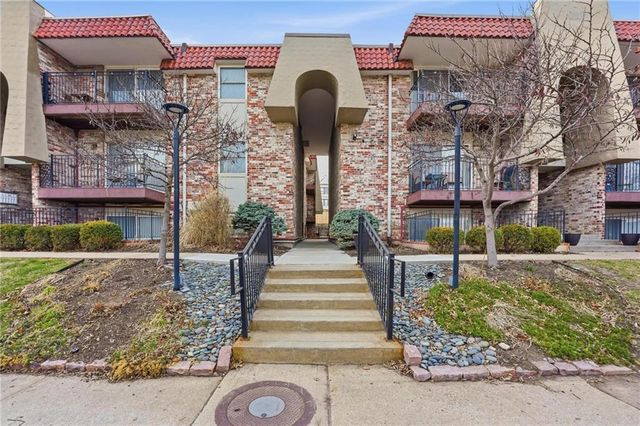 5004 Baltimore Street 204, Kansas City, MO 64112