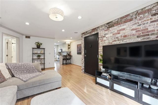 5004 Baltimore Street 204, Kansas City, MO 64112