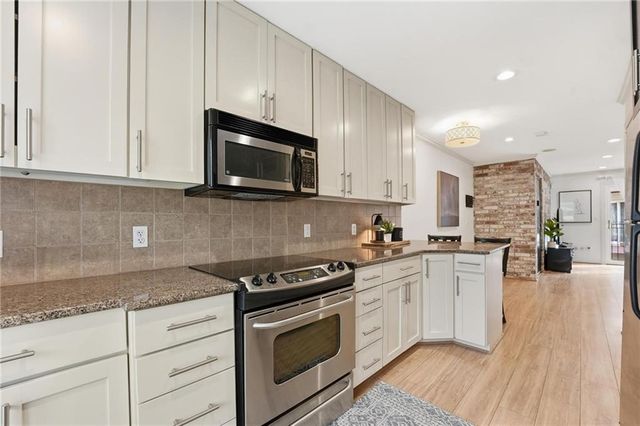 5004 Baltimore Street 204, Kansas City, MO 64112