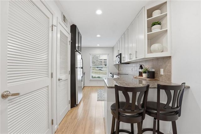 5004 Baltimore Street 204, Kansas City, MO 64112