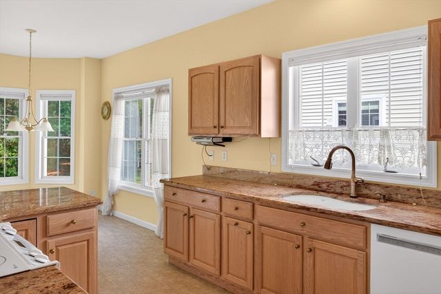 6 Champlain Cir, Plymouth, MA 02360