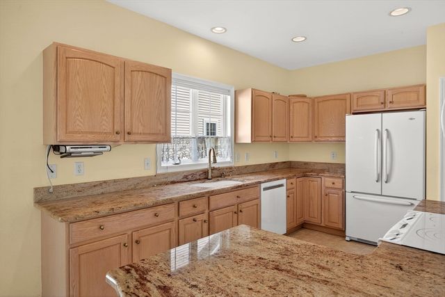 6 Champlain Cir, Plymouth, MA 02360