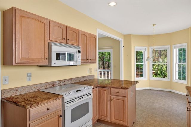 6 Champlain Cir, Plymouth, MA 02360