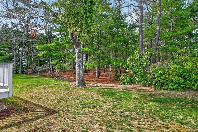 6 Champlain Cir, Plymouth, MA 02360