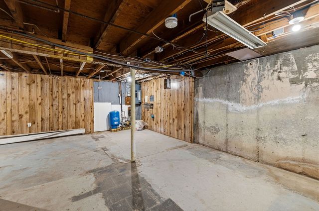 9 San Juan Drive, Bristol, RI 02809