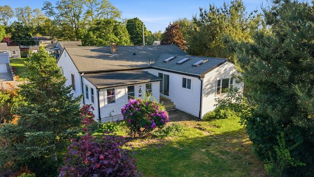 9 San Juan Drive, Bristol, RI 02809