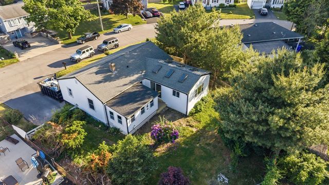 9 San Juan Drive, Bristol, RI 02809