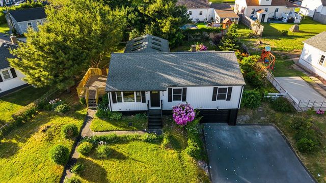 9 San Juan Drive, Bristol, RI 02809
