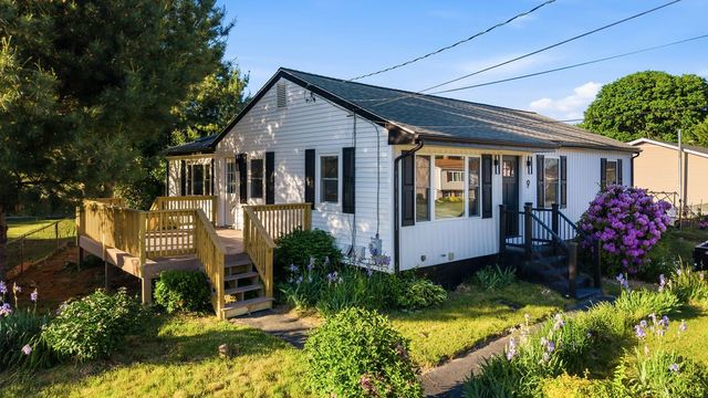 9 San Juan Drive, Bristol, RI 02809