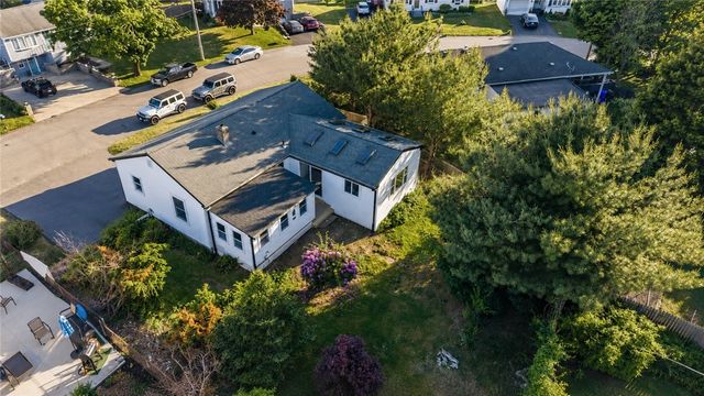 9 San Juan Drive, Bristol, RI 02809