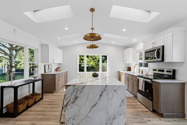 9 San Juan Drive, Bristol, RI 02809