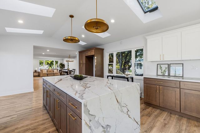 9 San Juan Drive, Bristol, RI 02809