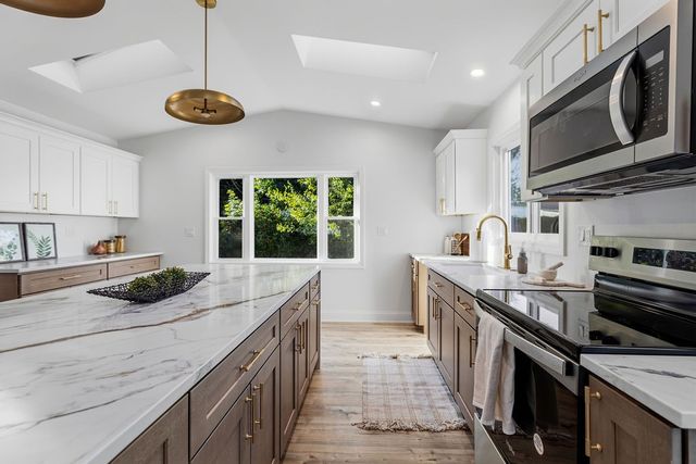 9 San Juan Drive, Bristol, RI 02809