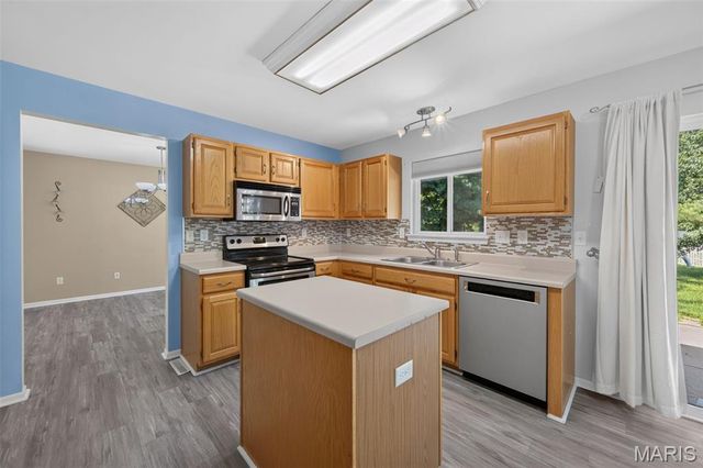 204 Boulder Point Drive, St Peters, MO 63376