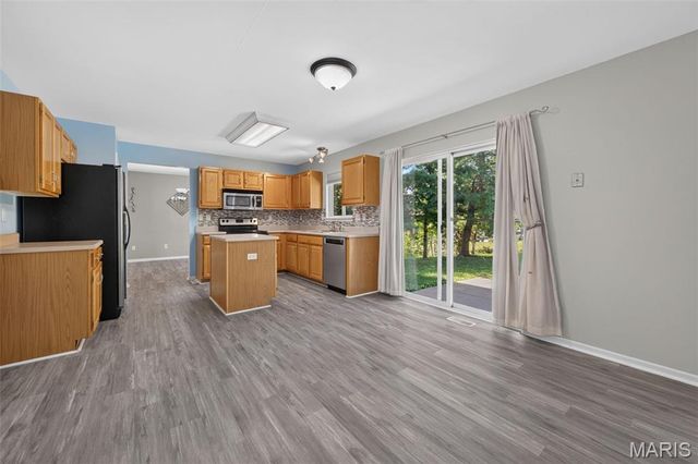 204 Boulder Point Drive, St Peters, MO 63376