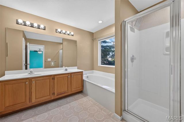 204 Boulder Point Drive, St Peters, MO 63376