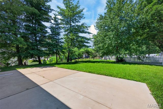 204 Boulder Point Drive, St Peters, MO 63376