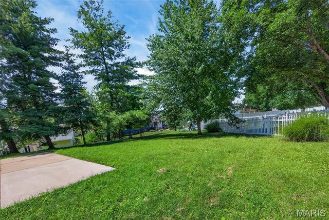 204 Boulder Point Drive, St Peters, MO 63376