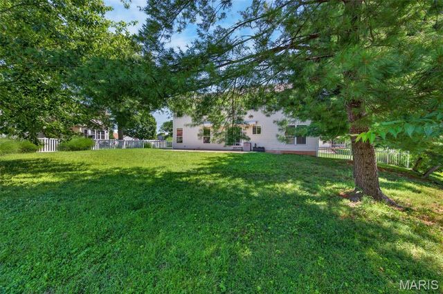 204 Boulder Point Drive, St Peters, MO 63376