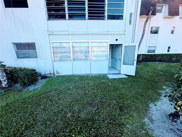 8000 Lagos De Campo Blvd A-105, Tamarac, FL 33321