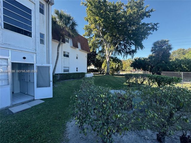 8000 Lagos De Campo Blvd A-105, Tamarac, FL 33321