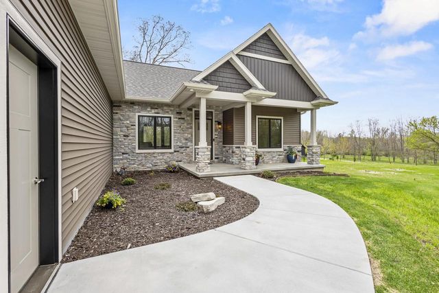 433 Evensong Way, Green Lake, WI 54941