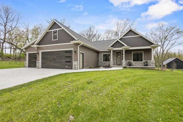 433 Evensong Way, Green Lake, WI 54941