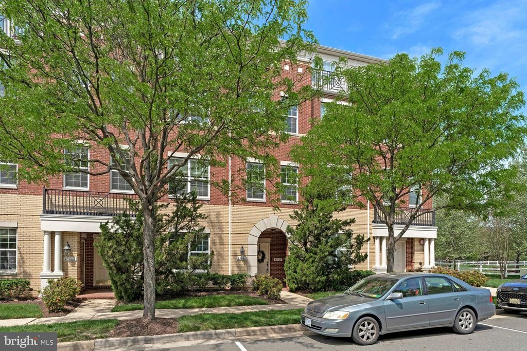 43668 MCDOWELL SQ, Leesburg, VA 20176