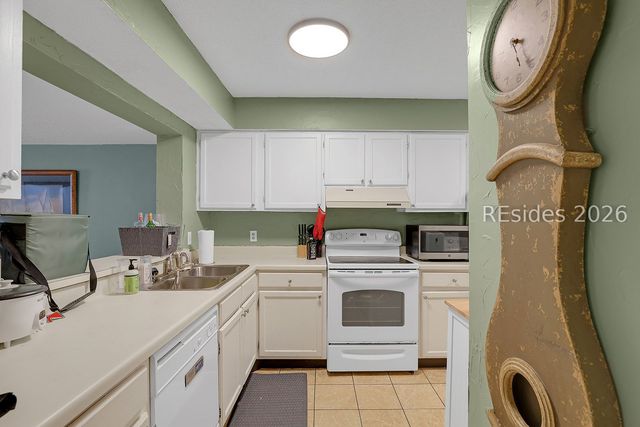 15 Deallyon Ave Apt 100, Hilton Head Island, SC 29928