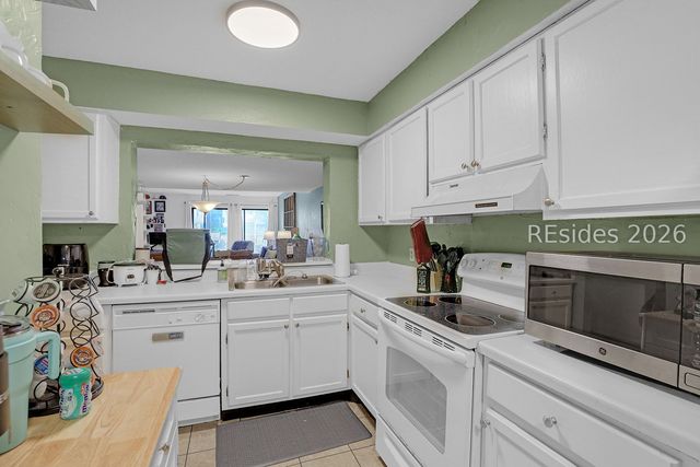 15 Deallyon Ave Apt 100, Hilton Head Island, SC 29928