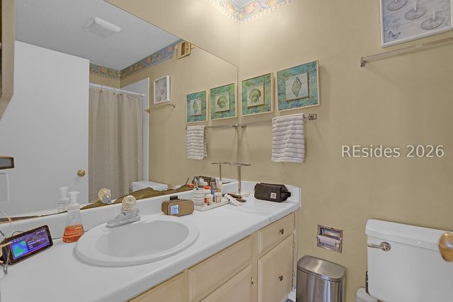 15 Deallyon Ave Apt 100, Hilton Head Island, SC 29928
