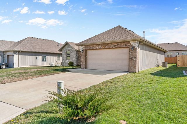696 N Montego Street, Nixa, MO 65714