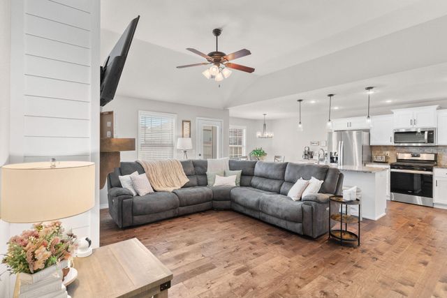 696 N Montego Street, Nixa, MO 65714