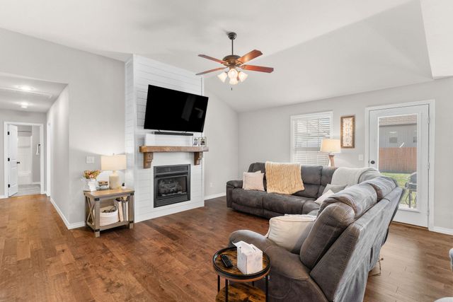 696 N Montego Street, Nixa, MO 65714