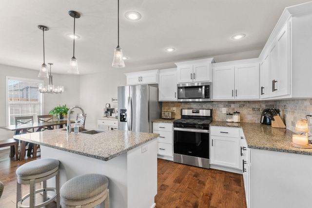 696 N Montego Street, Nixa, MO 65714