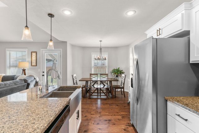 696 N Montego Street, Nixa, MO 65714