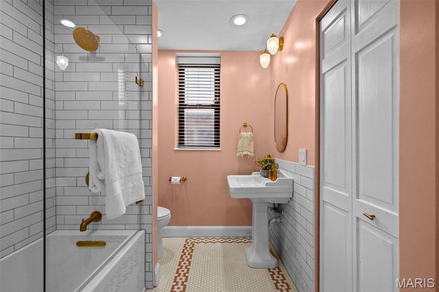 377 N Taylor Avenue 3N, St Louis, MO 63108