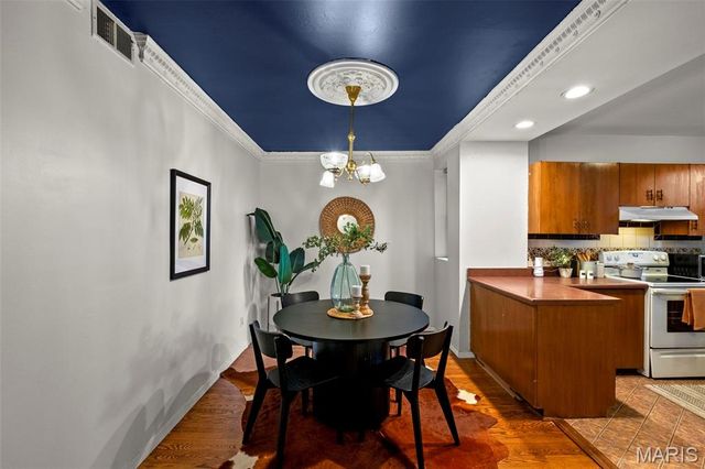 377 N Taylor Avenue 3N, St Louis, MO 63108