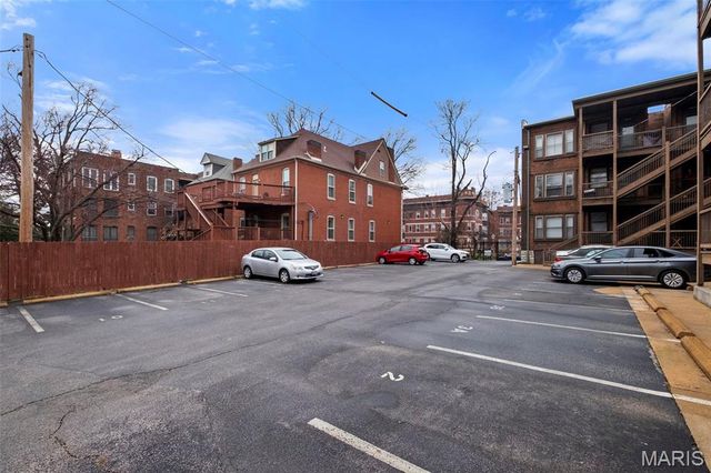 377 N Taylor Avenue 3N, St Louis, MO 63108