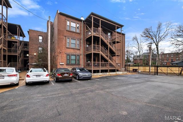 377 N Taylor Avenue 3N, St Louis, MO 63108