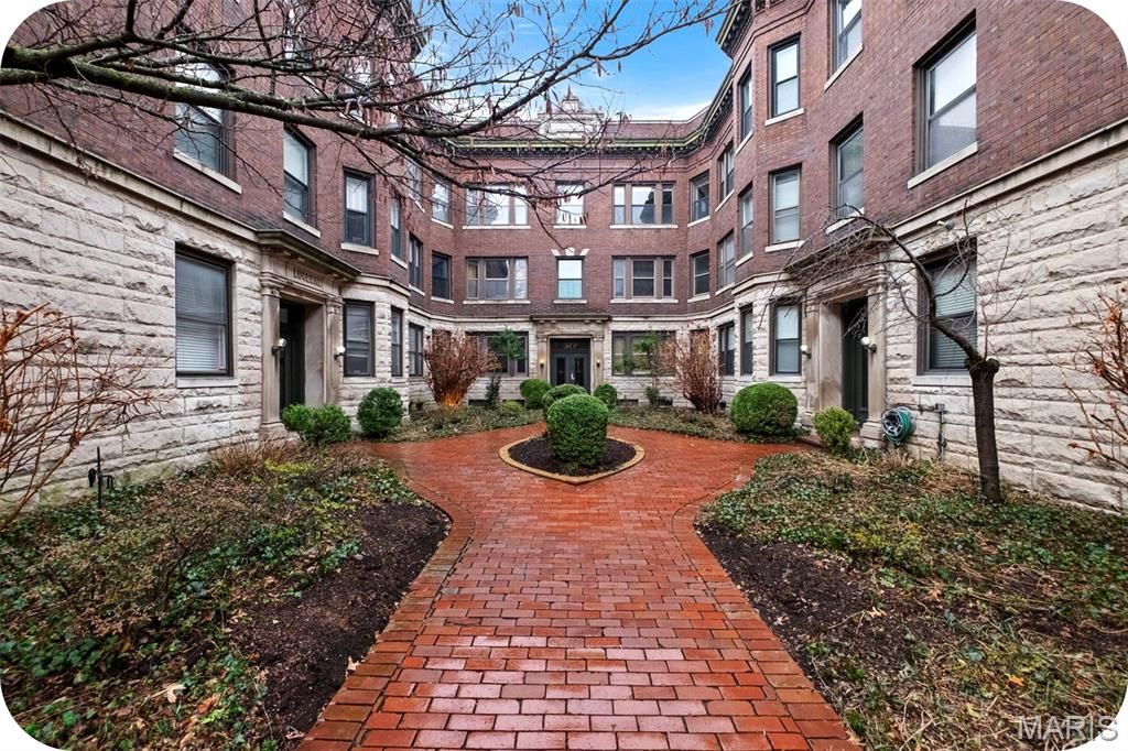 377 N Taylor Avenue 3N, St Louis, MO 63108