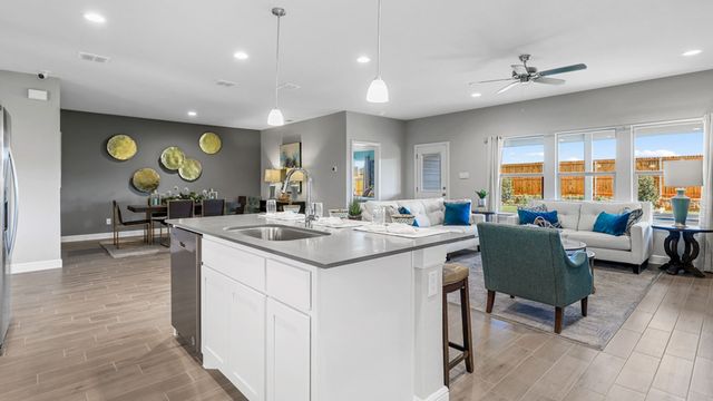 1458 CANTERBURY Trail, Desoto, TX 75115