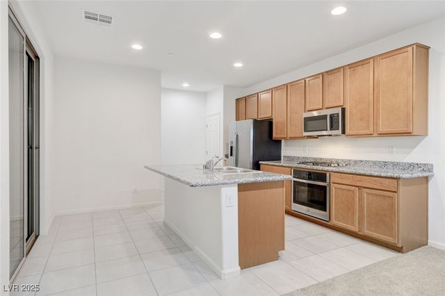 11680 Hamilton Lake Avenue, Las Vegas, NV 89138