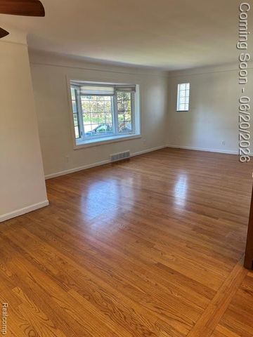 17416 Veronica Avenue, Eastpointe, MI 48021