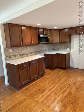 17416 Veronica Avenue, Eastpointe, MI 48021