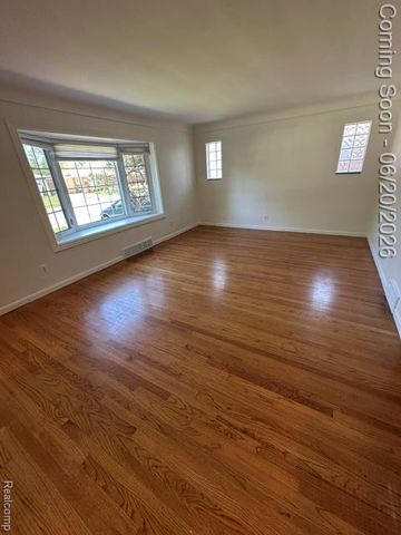 17416 Veronica Avenue, Eastpointe, MI 48021