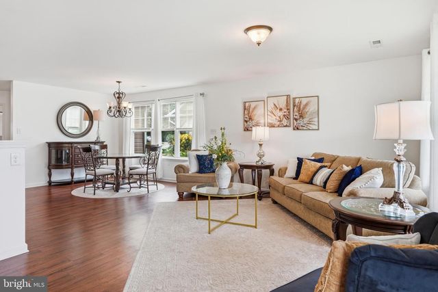 33 CHENNAULT TRL, Falling Waters, WV 25419