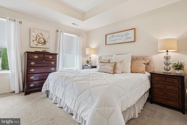33 CHENNAULT TRL, Falling Waters, WV 25419
