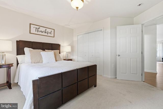 33 CHENNAULT TRL, Falling Waters, WV 25419