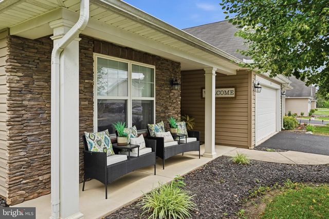 33 CHENNAULT TRL, Falling Waters, WV 25419